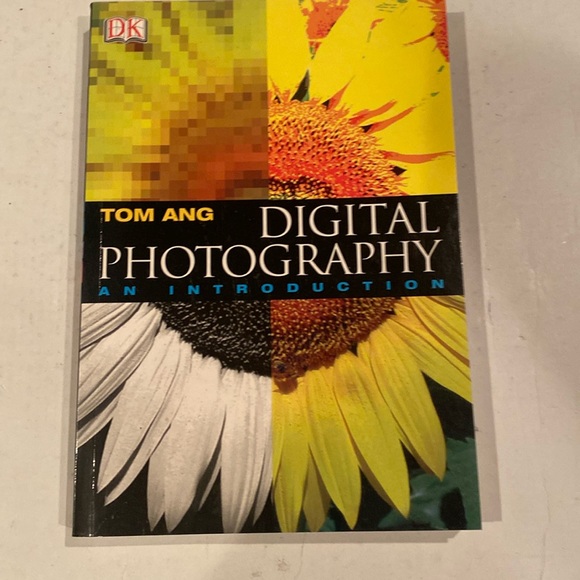 “Digital Photography, an Introduction,” Paperback - Picture 1 of 2
